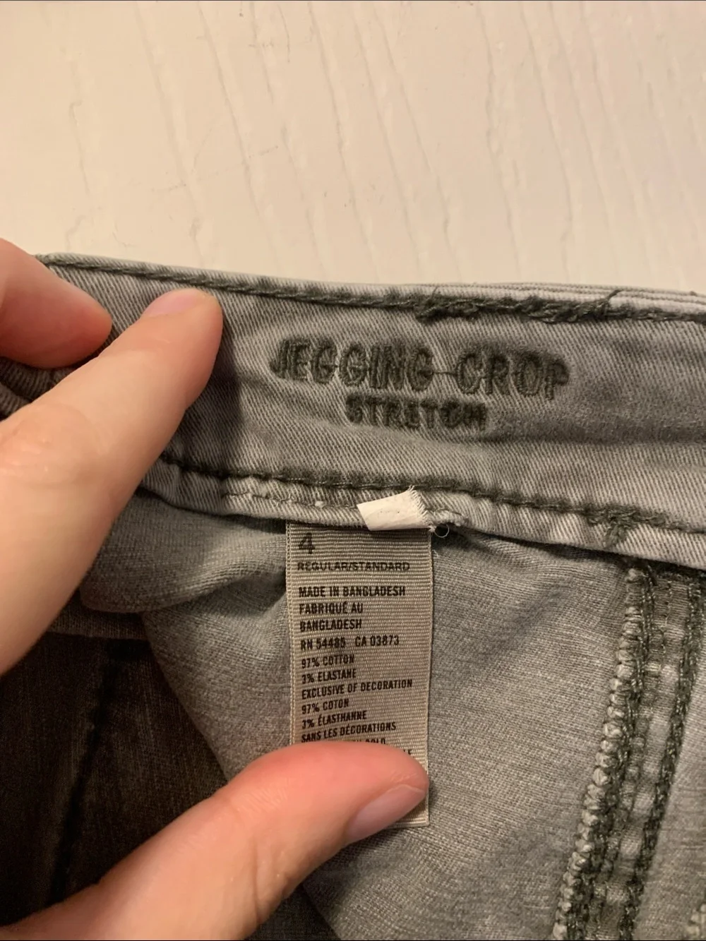 American Eagle Outfitters Olive Green Cargo Capris - Picture 2 of 4